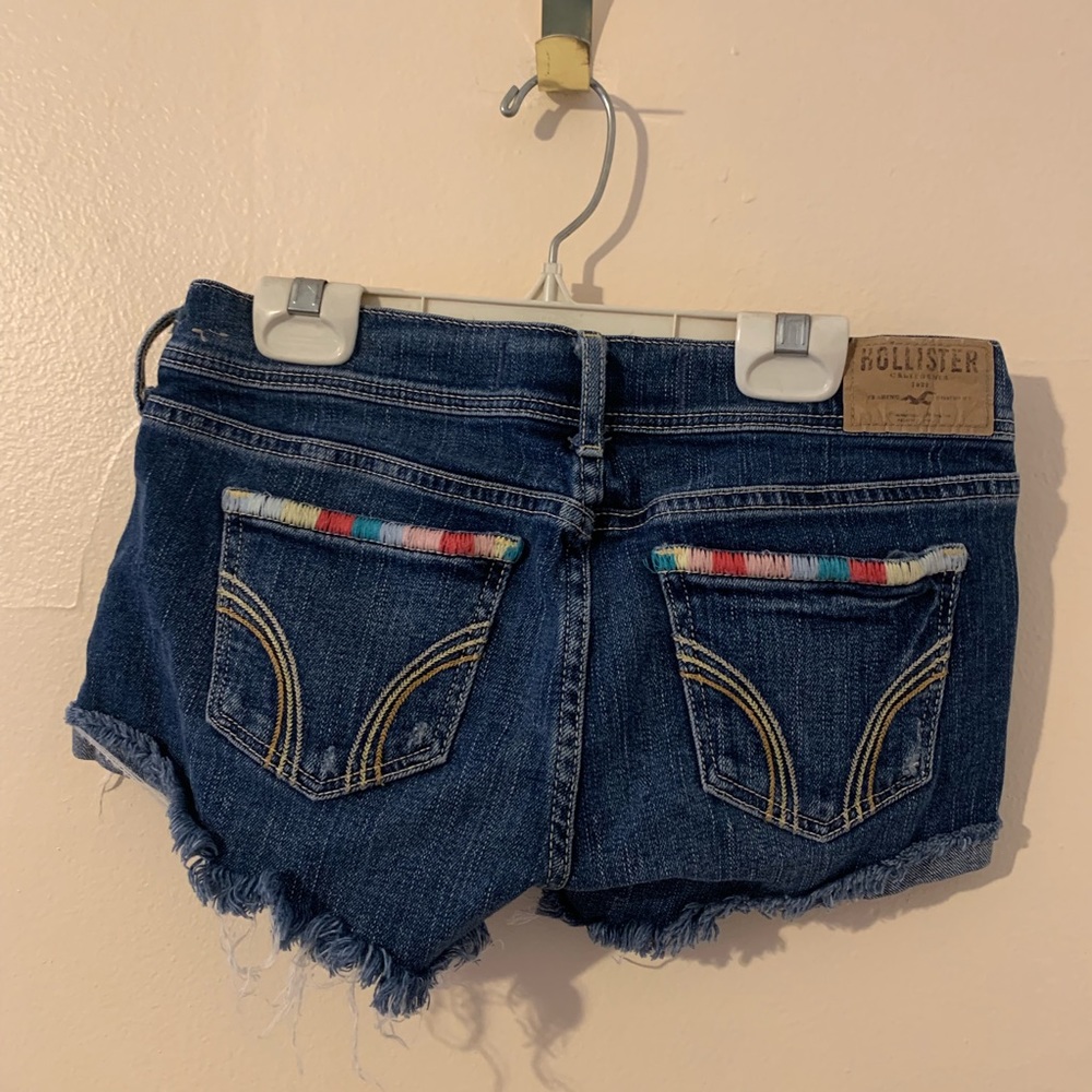 Holister Low Rise Shorts - Picture 3 of 3